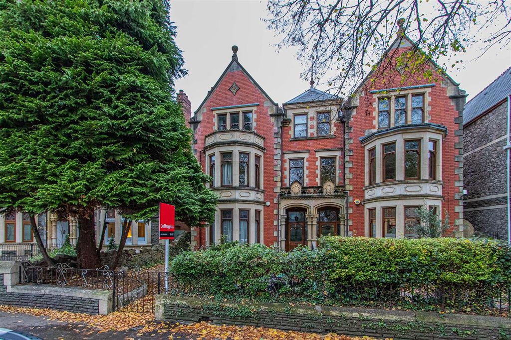 Property photo 1 of 21 Cathedral Road 92-19.Jpg