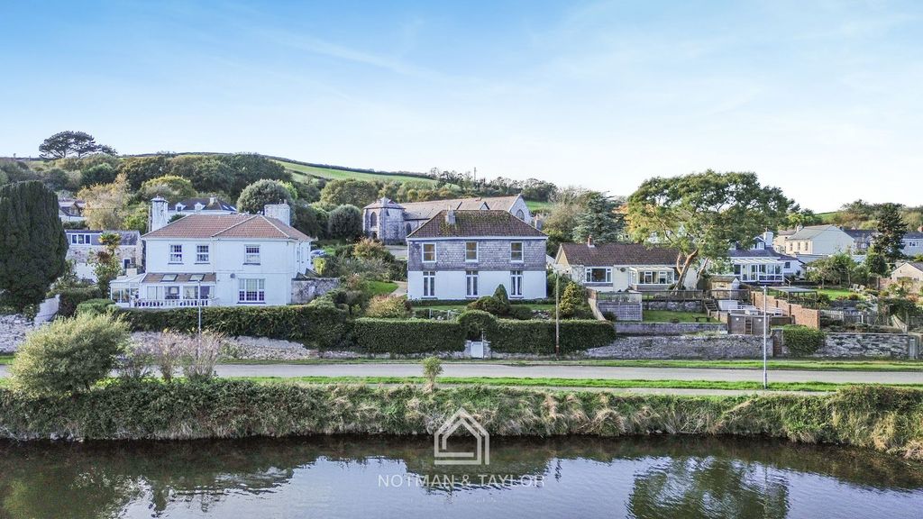 Property photo 1 of 34