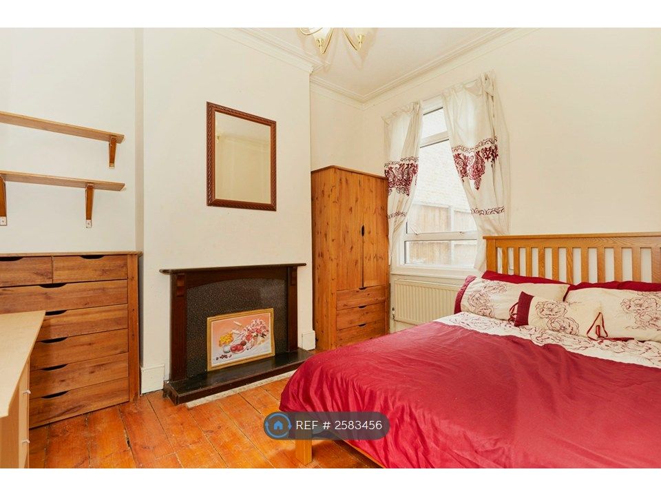 Property photo 2 of 8 Lower Double Room
