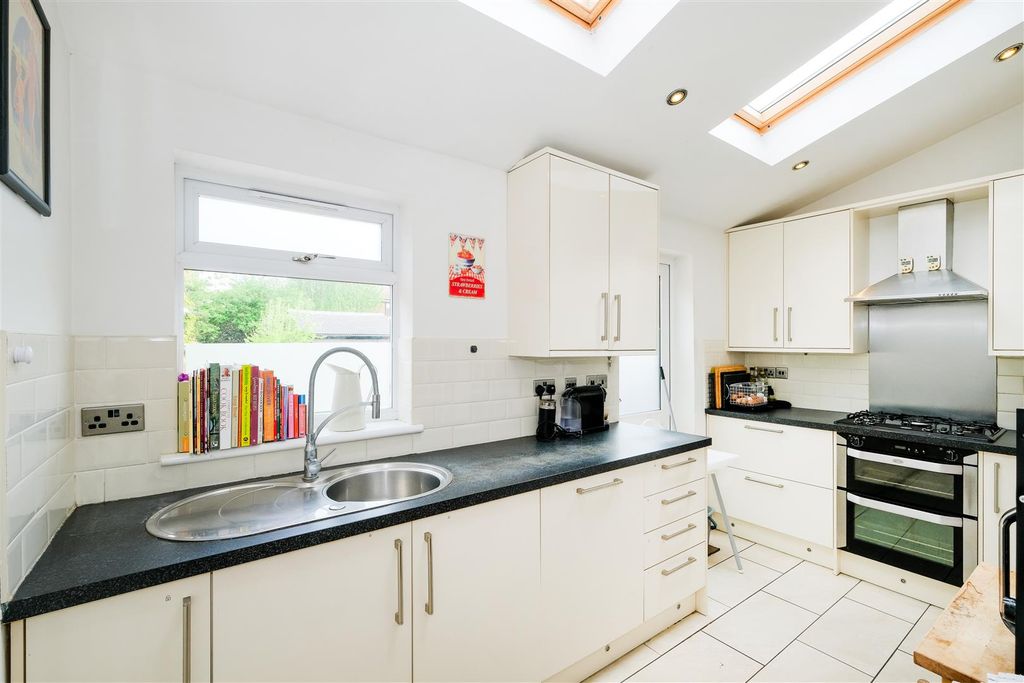 Property photo 3 of 28 73 Wansford Road-10.Jpg