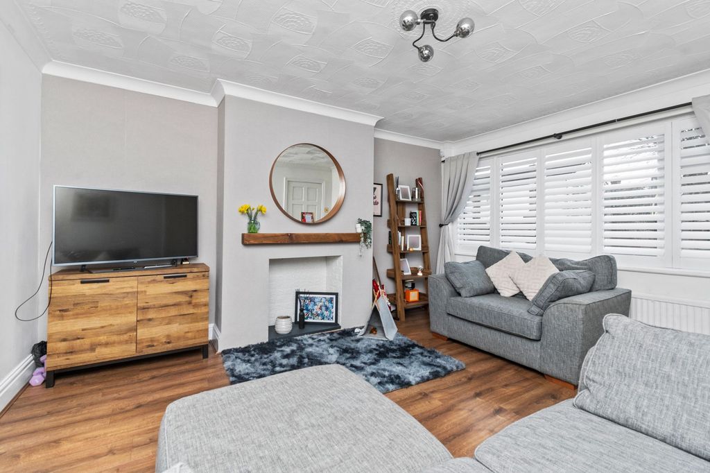 Property photo 2 of 32