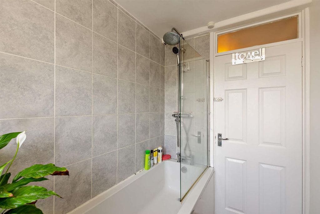 Property photo 2 of 16 8695851-Interior10-800.Jpg