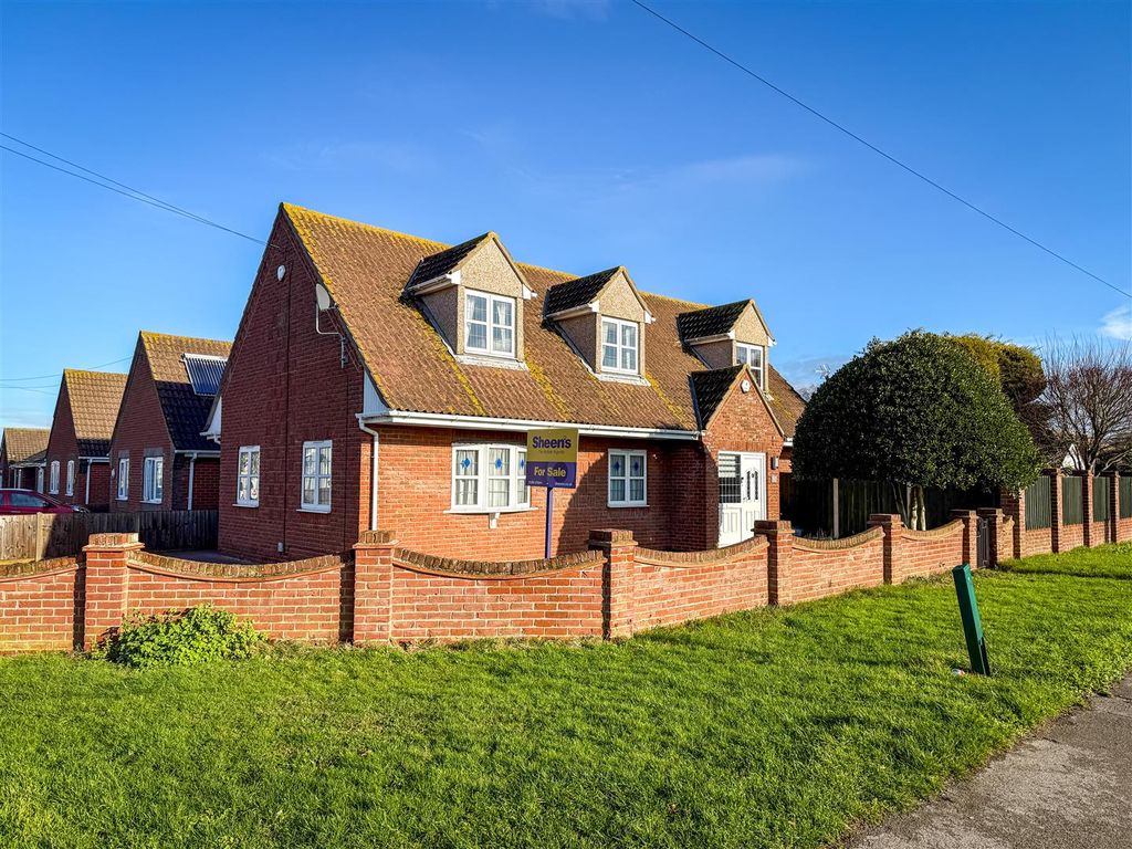 Property photo 1 of 33 Outside - Front