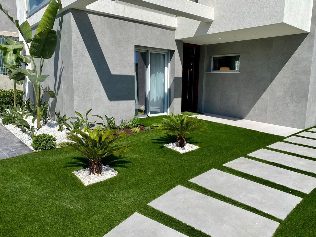 Property photo 2 of 39