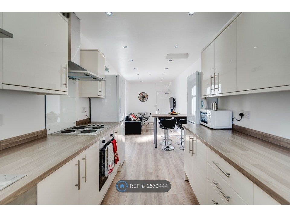 Property photo 3 of 33