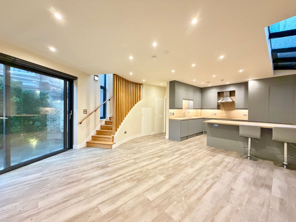 Property photo 2 of 26