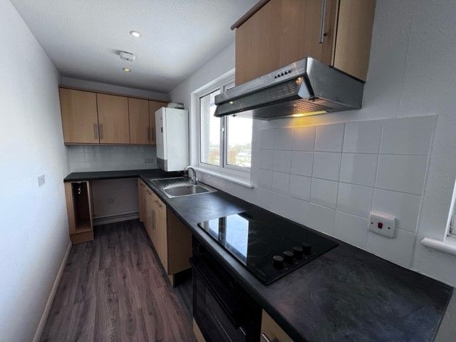Property photo 2 of 7 Kitchen