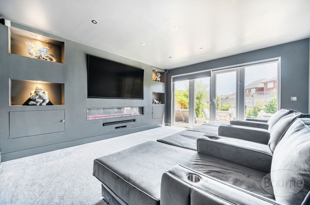 Property photo 3 of 18 E96817Cf-5860-434...