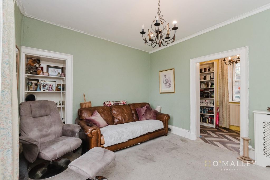 Property photo 3 of 25 Lounge