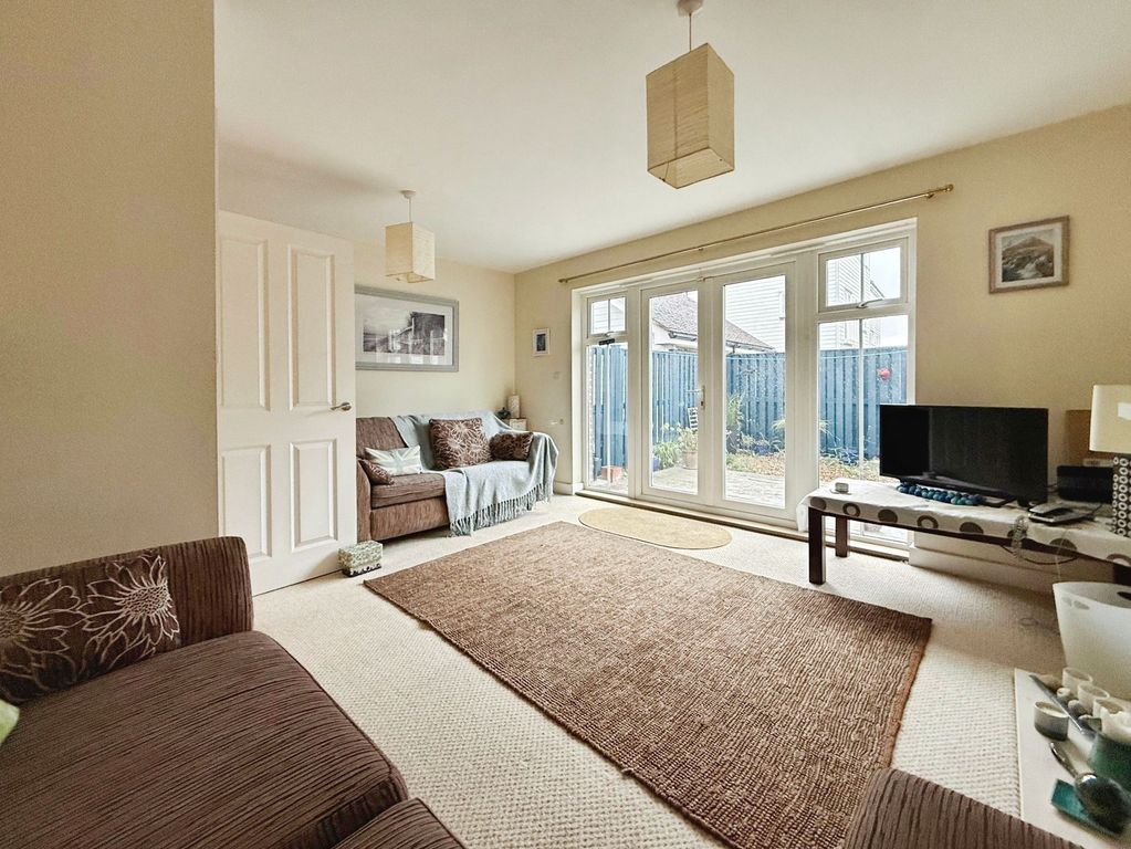 Property photo 2 of 11 Lounge