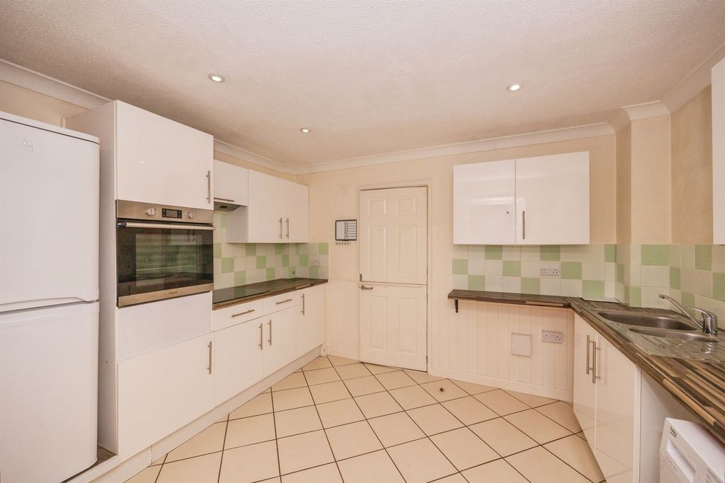 Property photo 2 of 15