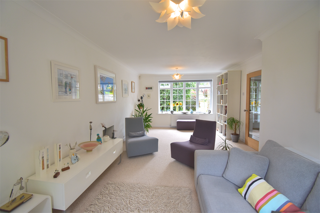 Property photo 3 of 23 Sitting Room