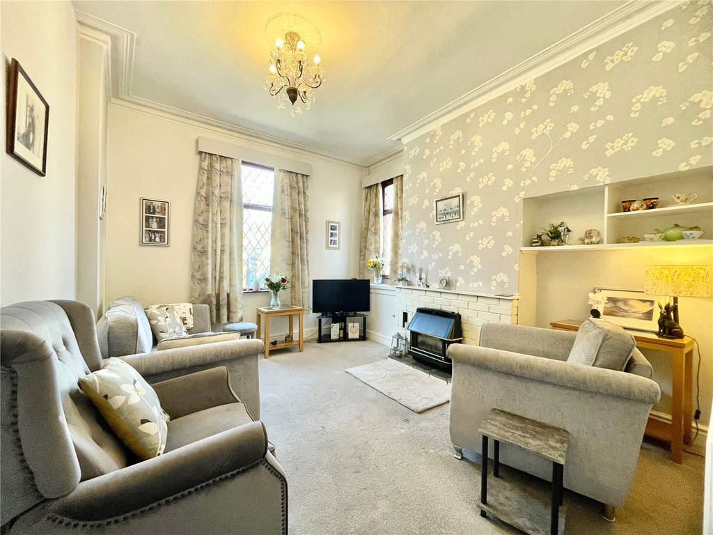 Property photo 2 of 12 Lounge