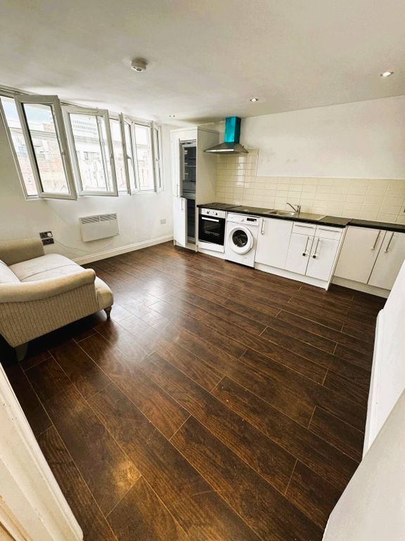 Property photo 1 of 8 1 Bed Flat To Rent On High Street New Malden Kt3