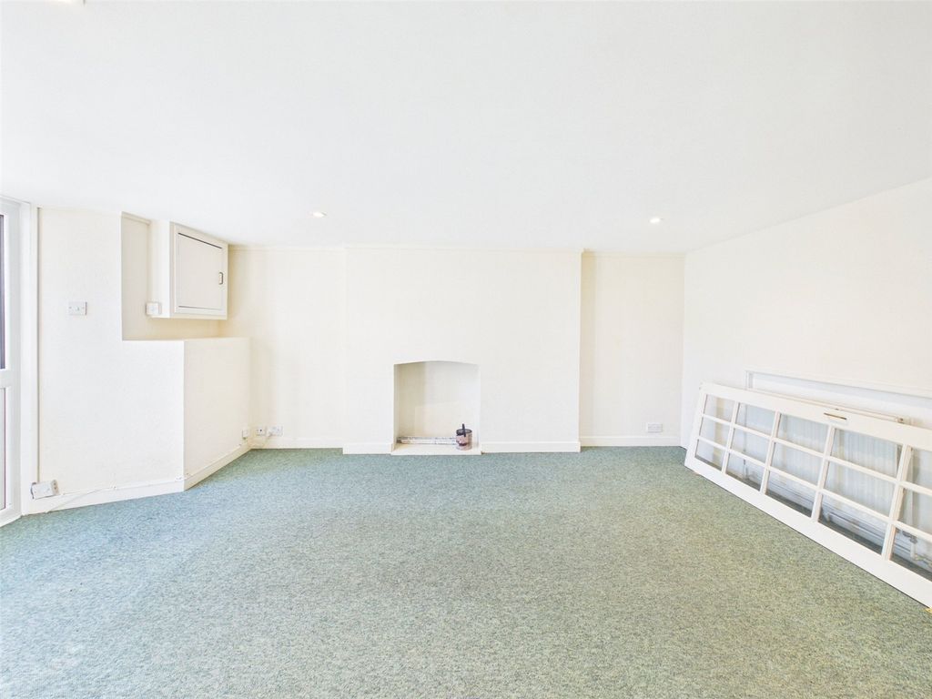 Property photo 2 of 17 Picture No. 15