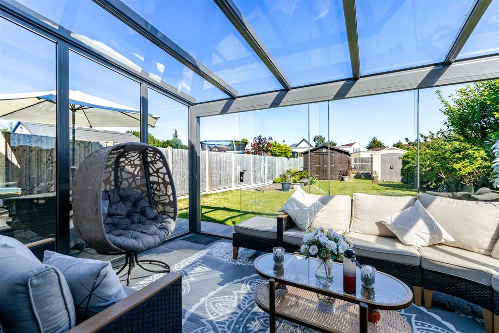 Property photo 3 of 26 Conservatory