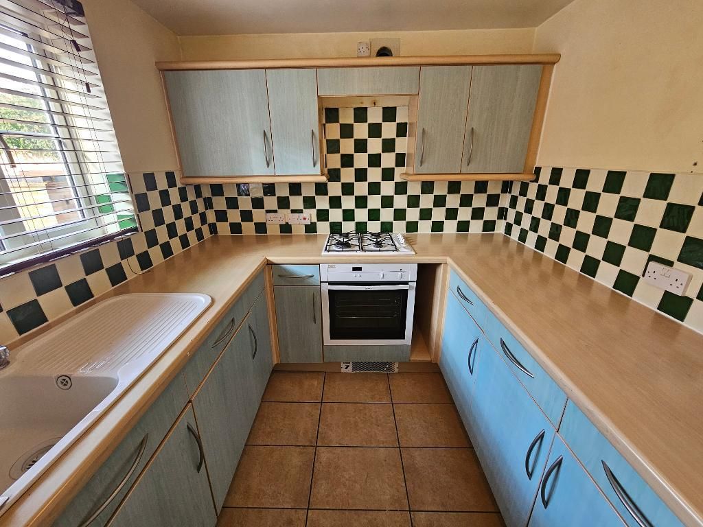 Property photo 2 of 10 Kitchen