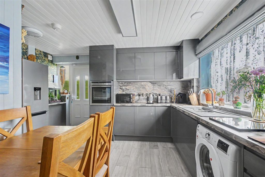 Property photo 2 of 19 Kitchen Diner_1.Jpeg