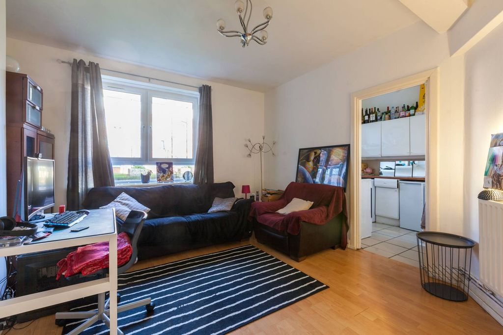 Property photo 2 of 8