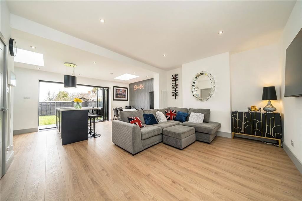 Property photo 3 of 12