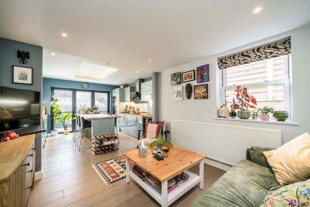 Property photo 3 of 8