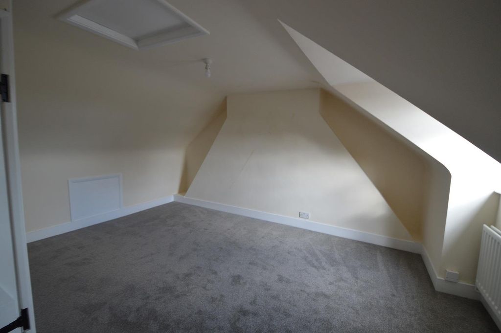 Property photo 3 of 7 Bed 2.Jpg