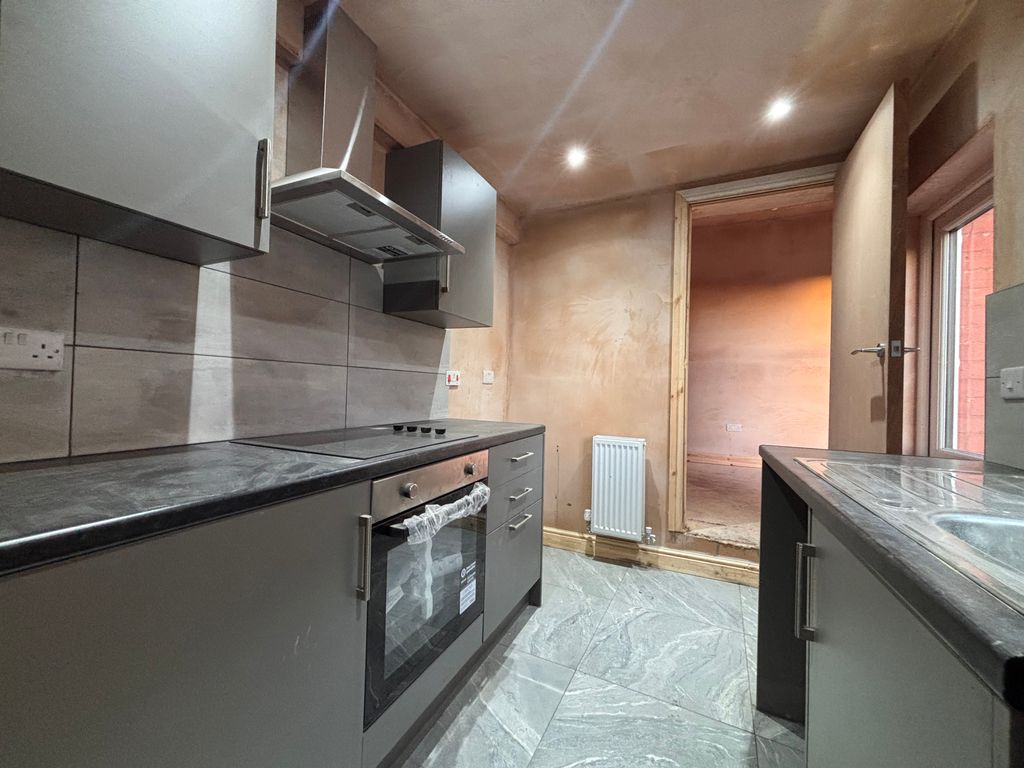 Property photo 2 of 11 Kitchen