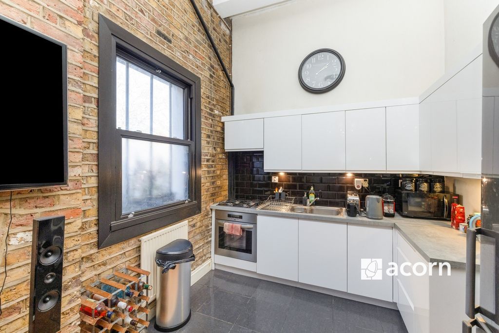 Property photo 3 of 21 Kitchen
