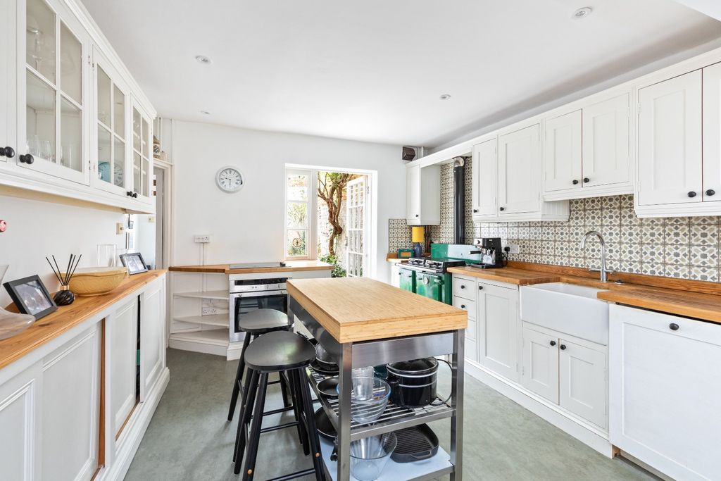 Property photo 2 of 15 4551211