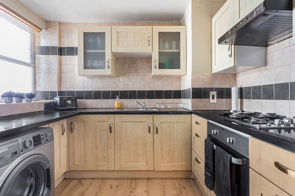 Property photo 3 of 7 Kitchen