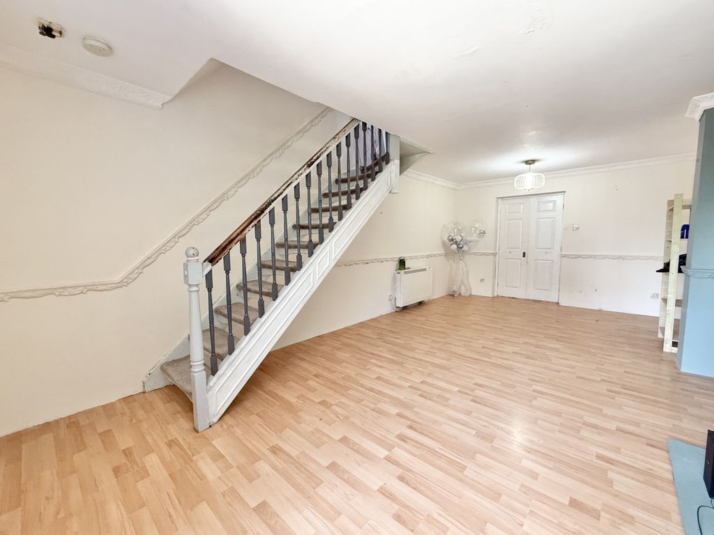 Property photo 3 of 14 Img_3350