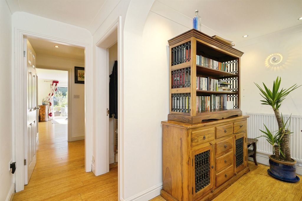 Property photo 2 of 26