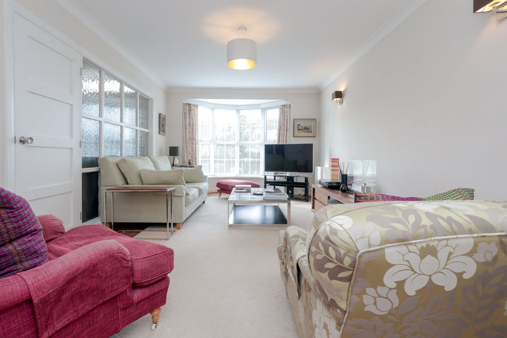 Property photo 2 of 17 20251022-R6M_8095