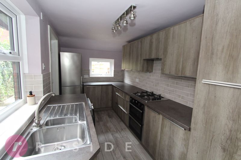 Property photo 3 of 11 Kitchen