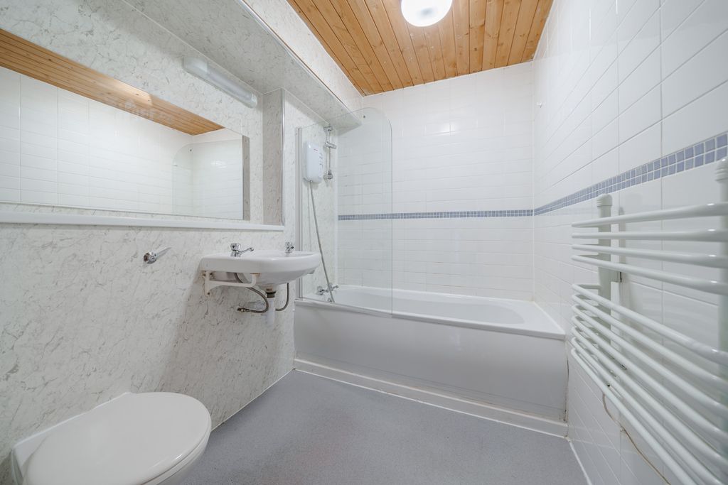 Property photo 2 of 8 Photo 1