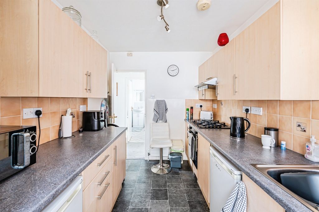 Property photo 3 of 14