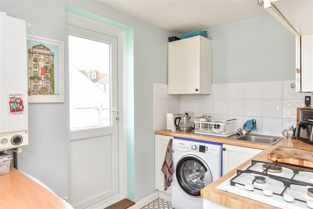 Property photo 3 of 10 Kitchen