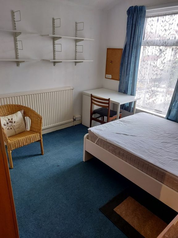 Property photo 3 of 16 A Cozy Double Bedroom Featuring A Comfortable Bed,...