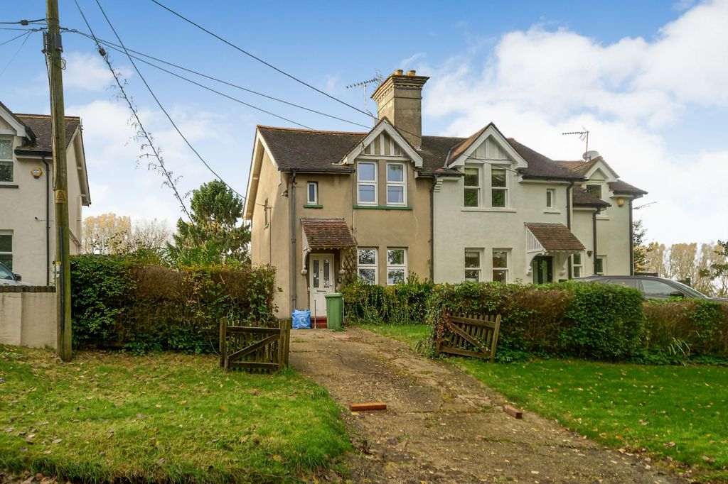 Property photo 1 of 14 40 Hall Lane, Shenfield, Essex, CM15 9An