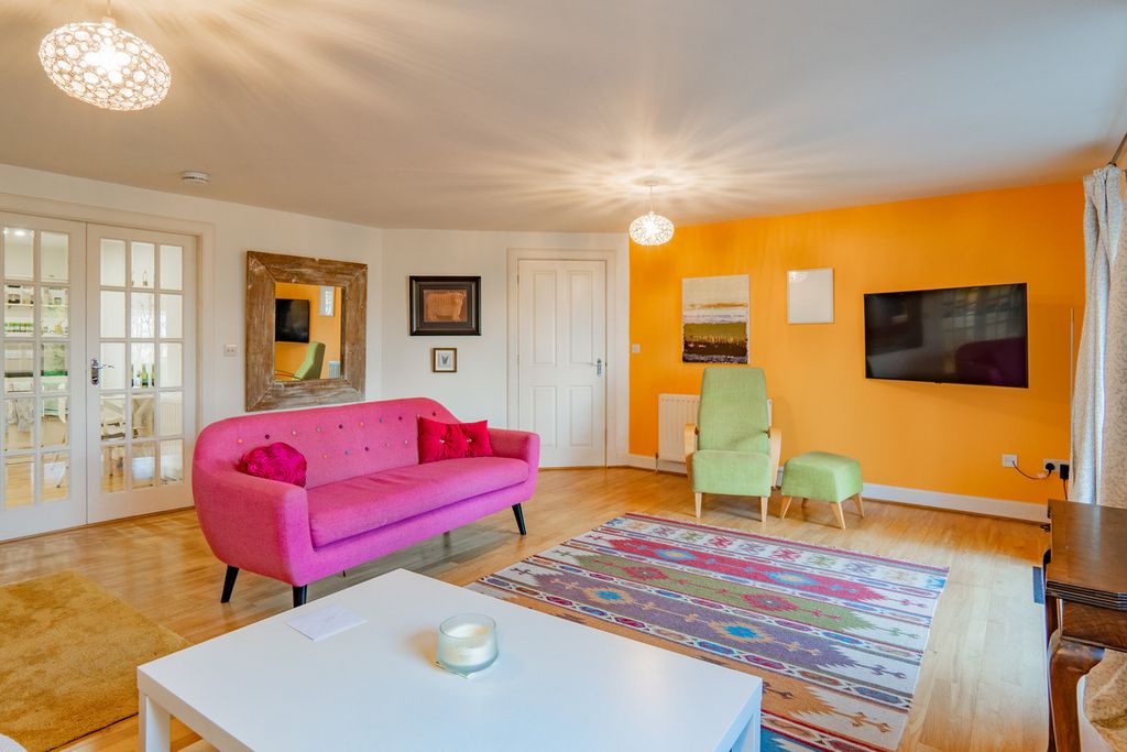 Property photo 3 of 28