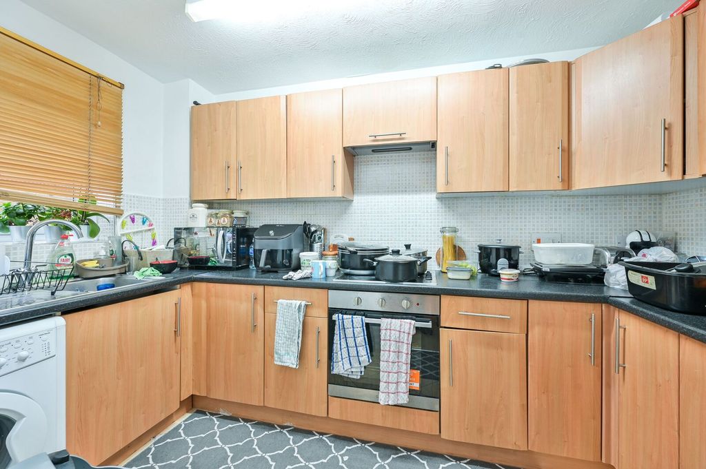 Property photo 3 of 6