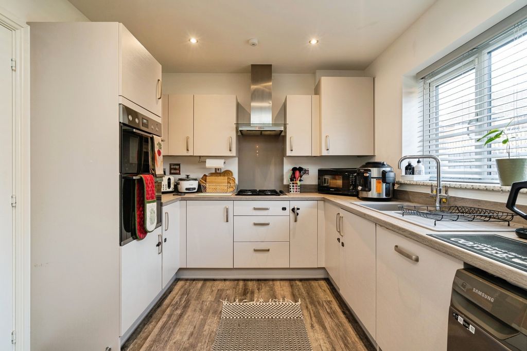 Property photo 3 of 19 Pbox-Img.Jpg