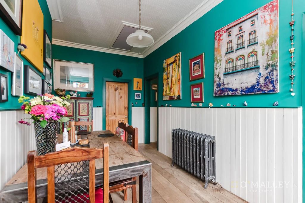 Property photo 3 of 19 Entrance Hallway