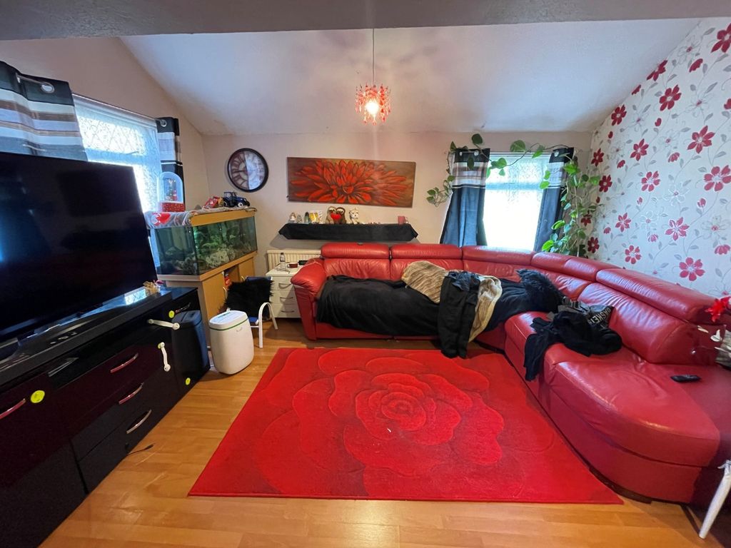 Property photo 2 of 6 3992413