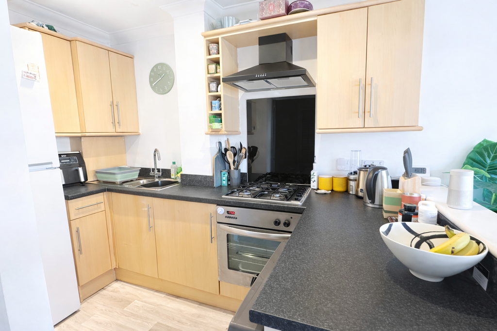 Property photo 3 of 7 Kitchen