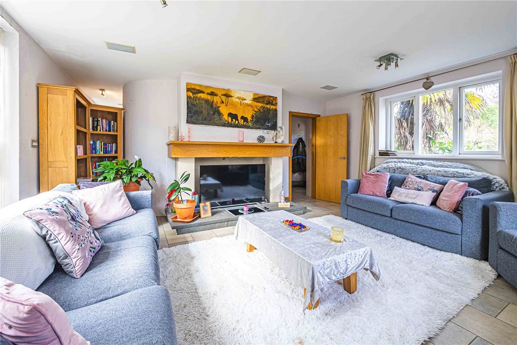 Property photo 2 of 14 Picture No. 12