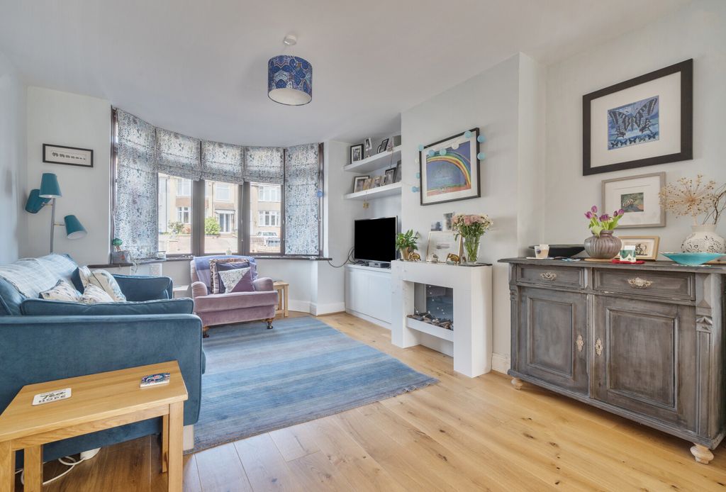 Property photo 3 of 18 1447193-11-69E8c3...