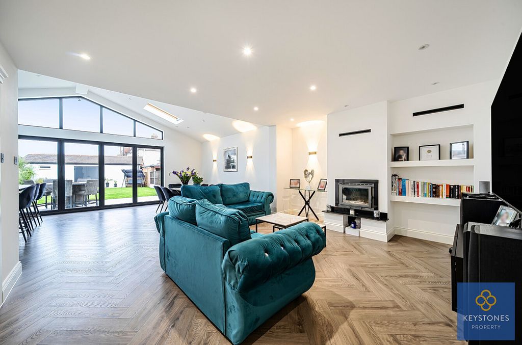 Property photo 2 of 22