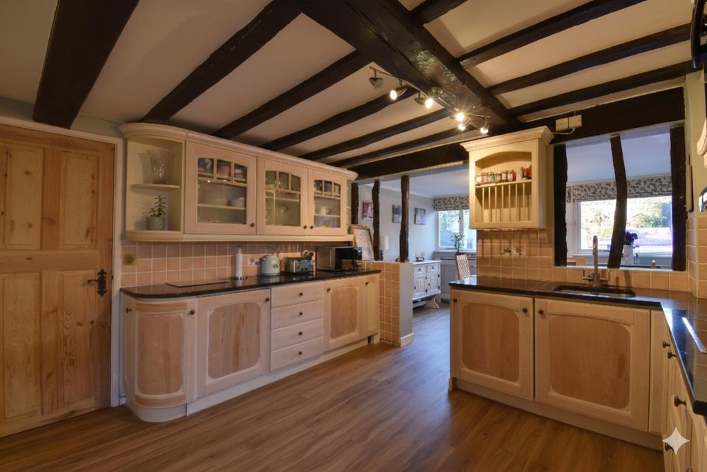 Property photo 2 of 13 312 314