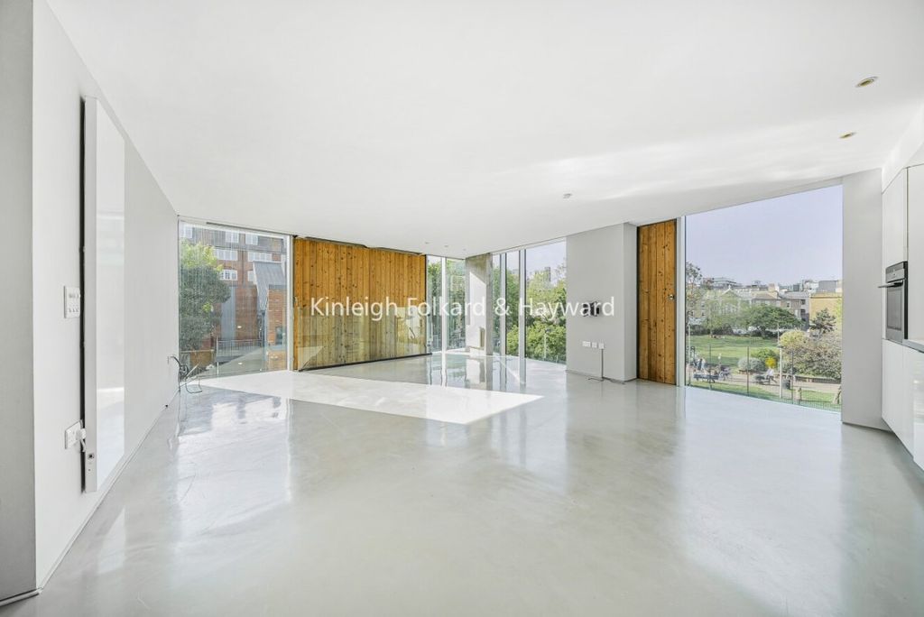 Property photo 2 of 13 68d58Fab-6345-4d9d-B